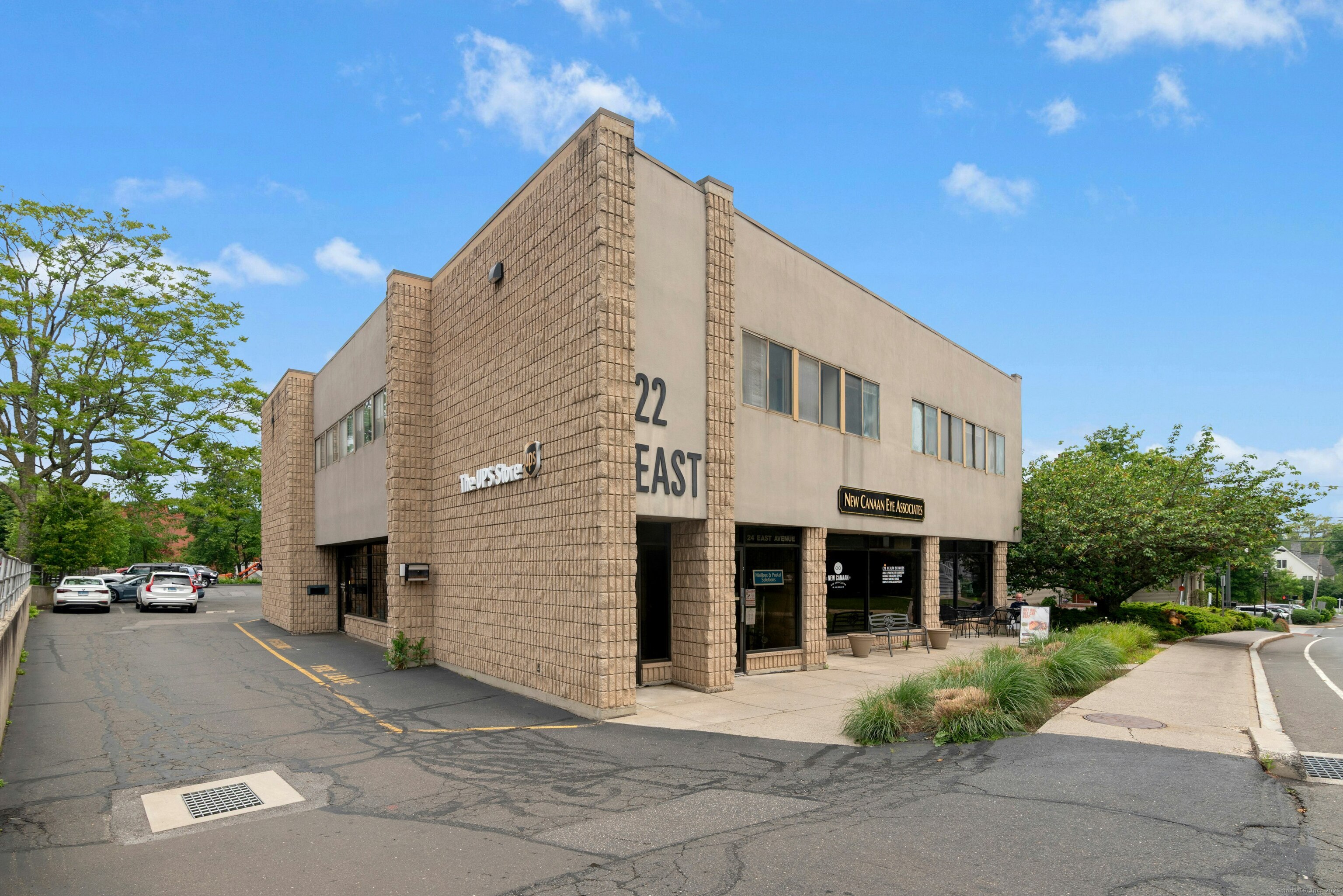 22 East Avenue 21