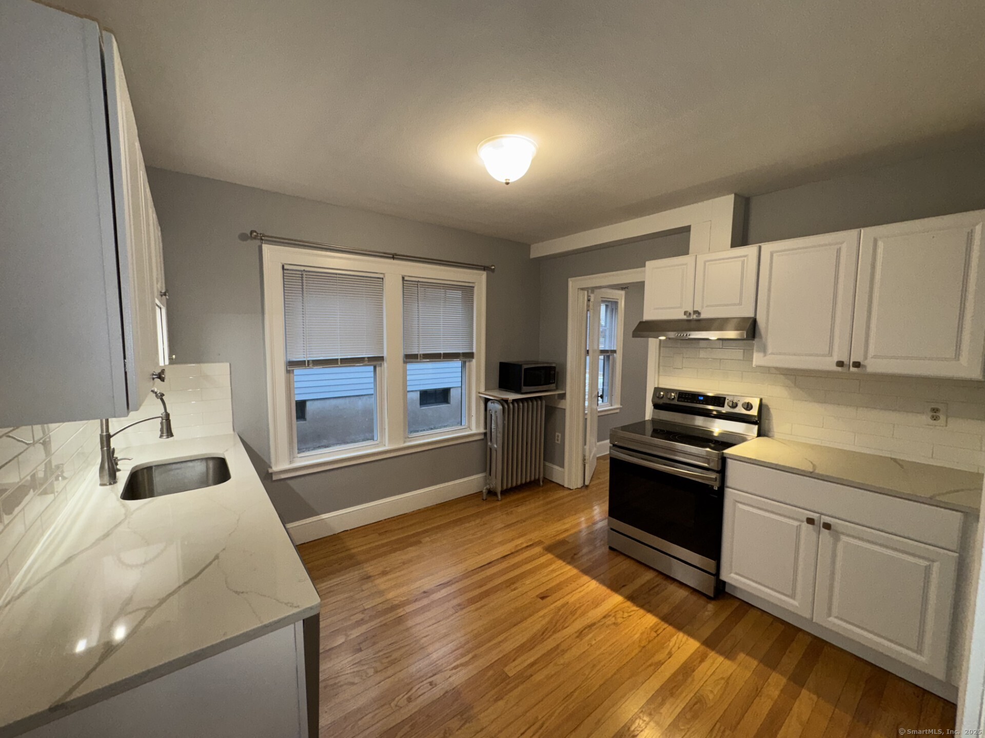 Rental Property at Seymour Avenue, West Hartford, Connecticut - Bedrooms: 2 
Bathrooms: 1 
Rooms: 5  - $2,100 MO.