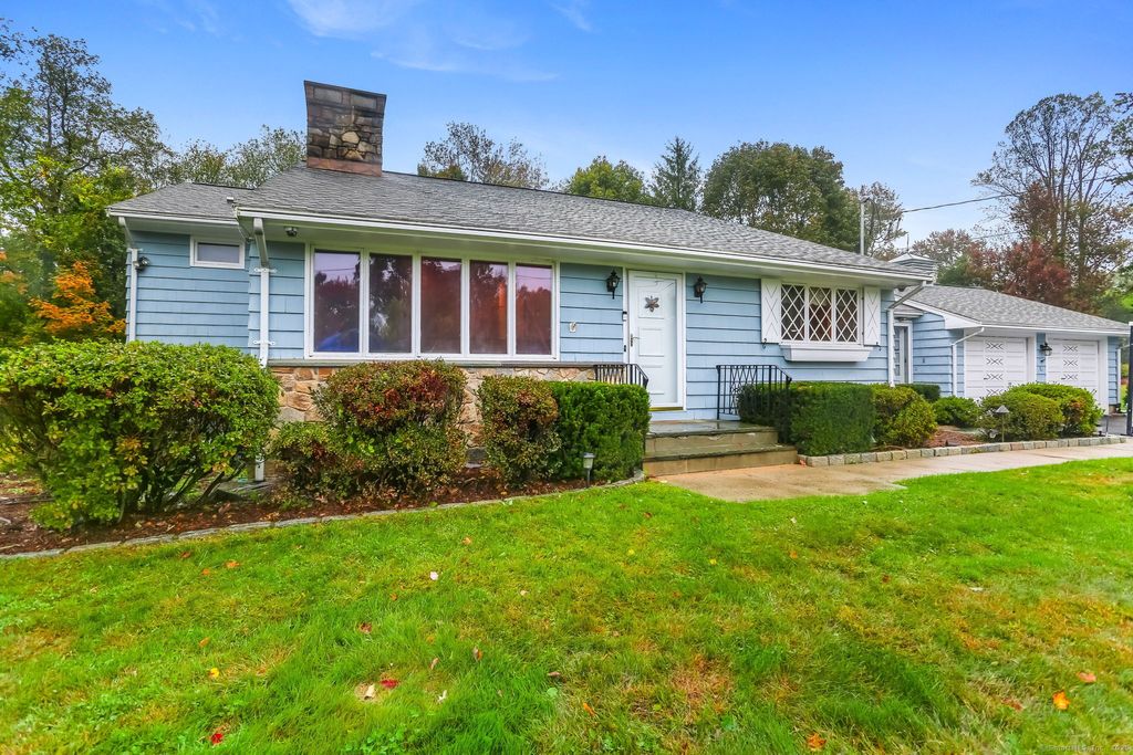 Photo of 38 Smith Place, Trumbull, CT 06611 (MLS # 24133463)