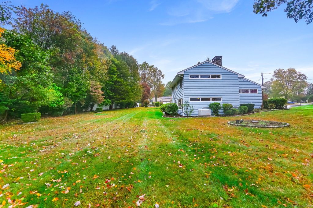 Photo of 38 Smith Place, Trumbull, CT 06611 (MLS # 24133463)