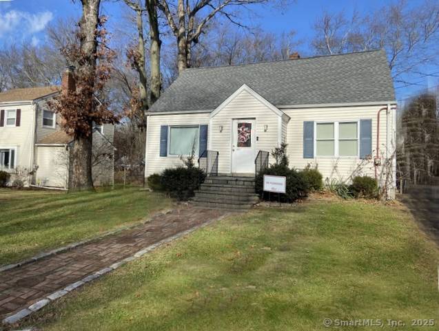Dexter Drive, Bridgeport, Connecticut - 5 Bedrooms  
2 Bathrooms  
6 Rooms - 