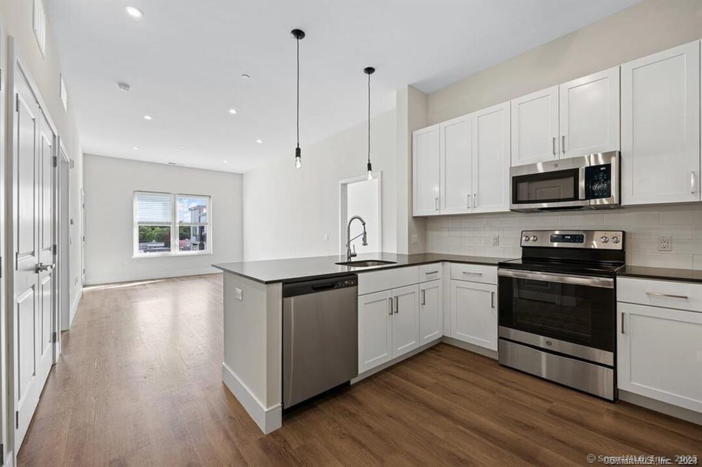 Rental Property at Willard Road 155, Norwalk, Connecticut - Bedrooms: 1 
Bathrooms: 1 
Rooms: 3  - $2,268 MO.