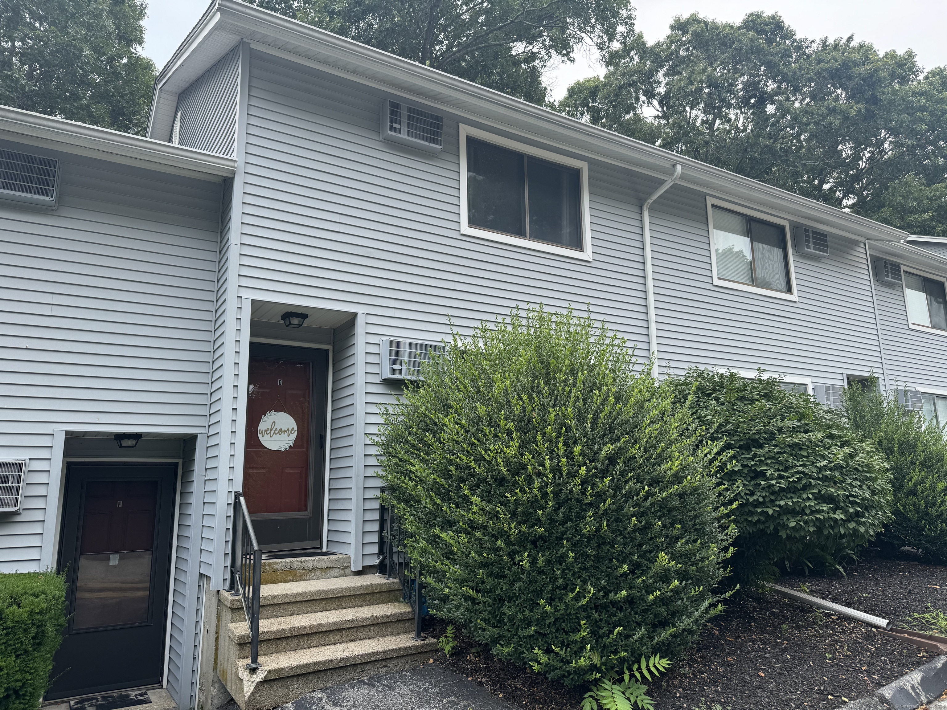 Rental Property at 292 Meridian Street Apt G, Groton, Connecticut - Bedrooms: 2 
Bathrooms: 1 
Rooms: 5  - $2,000 MO.