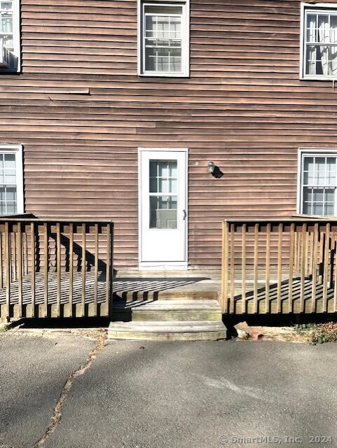 239 Old Farms Road 10B, Avon, Connecticut - 1 Bedrooms  
1 Bathrooms  
3 Rooms - 