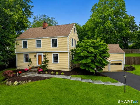Homes For Sale - 14 Woodchuck Lane<br/> Ridgefield, CT 06877