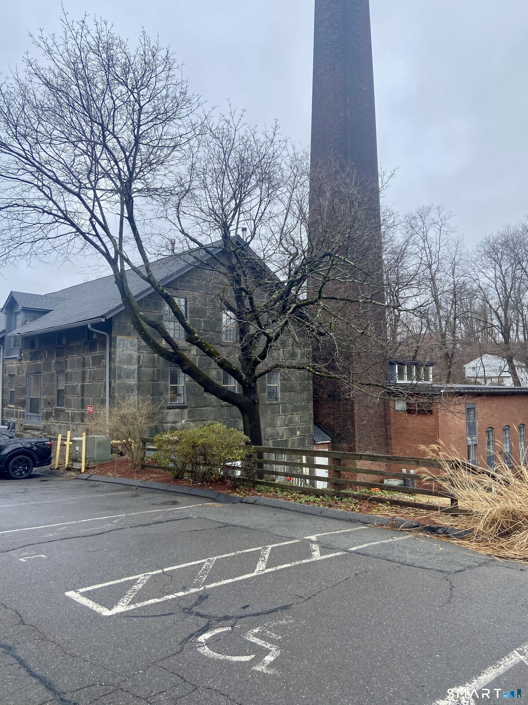 16 Vernon Avenue APT 24