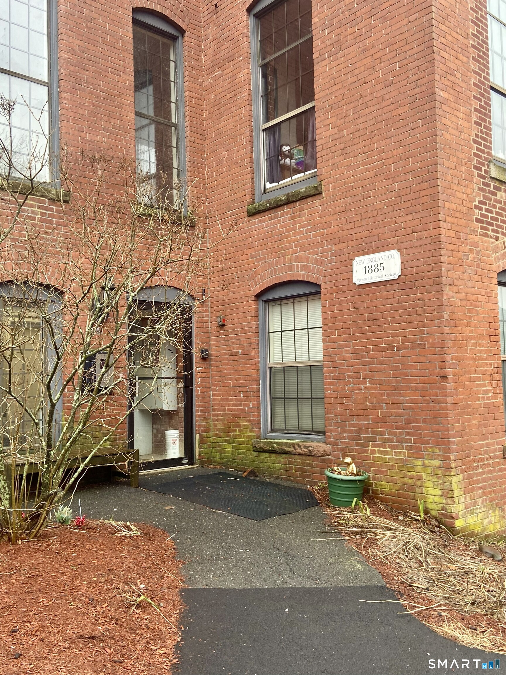 16 Vernon Avenue APT 24