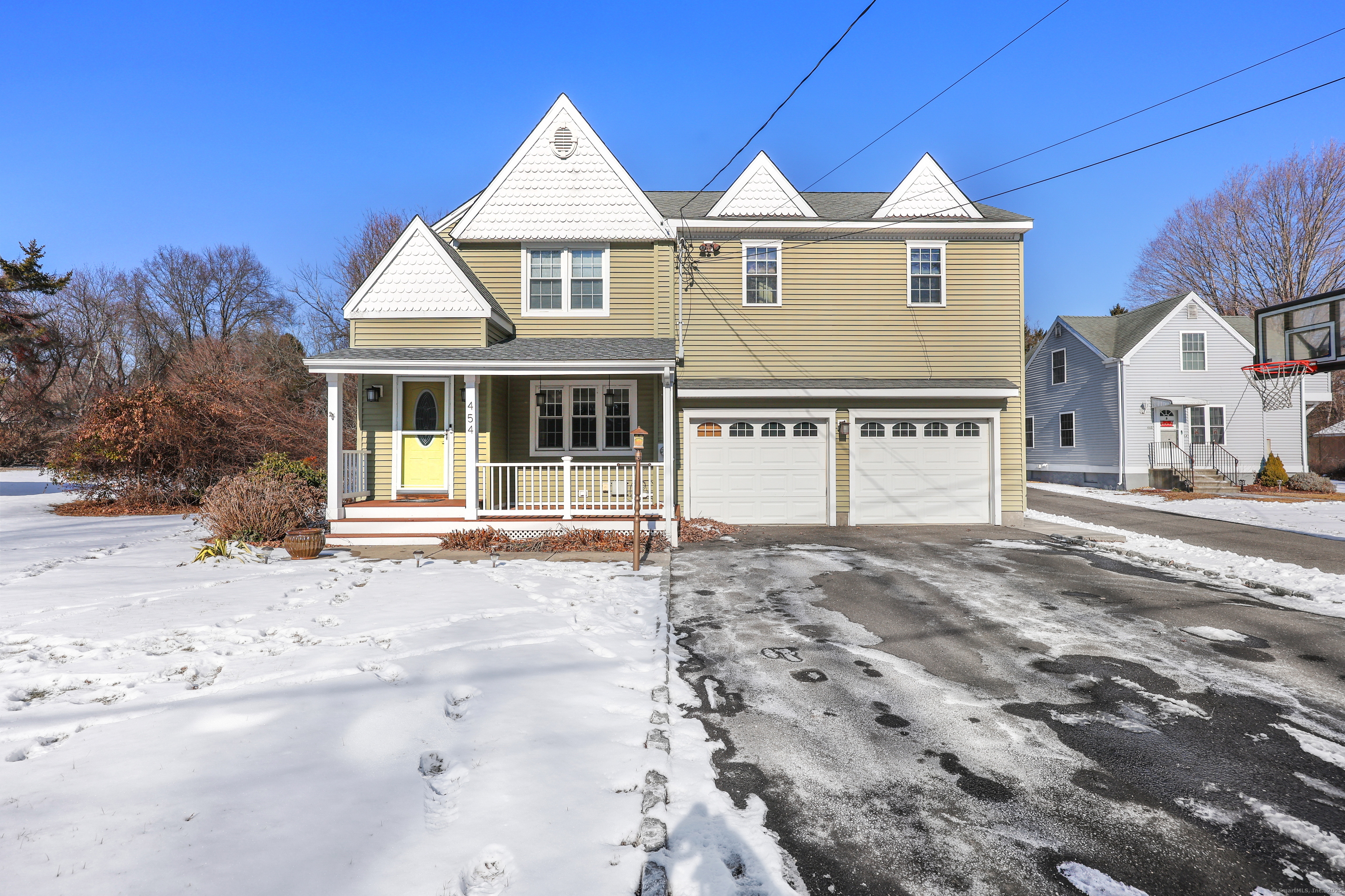 West Avenue, Milford, Connecticut - 3 Bedrooms  
3 Bathrooms  
6 Rooms - 