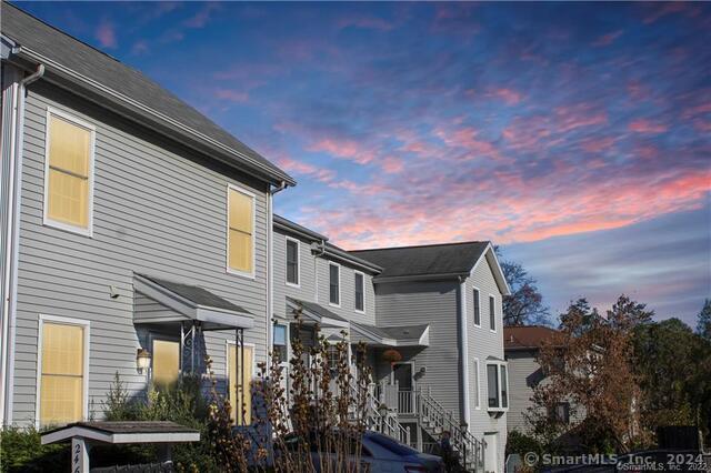 Property for Sale at Seaside Avenue 2, Stamford, Connecticut - Bedrooms: 3 
Bathrooms: 2 
Rooms: 6  - $625,000