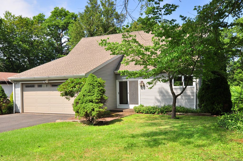 Photo of 94 Clubhouse Road, Windsor, CT 06095 (MLS # 24132959)
