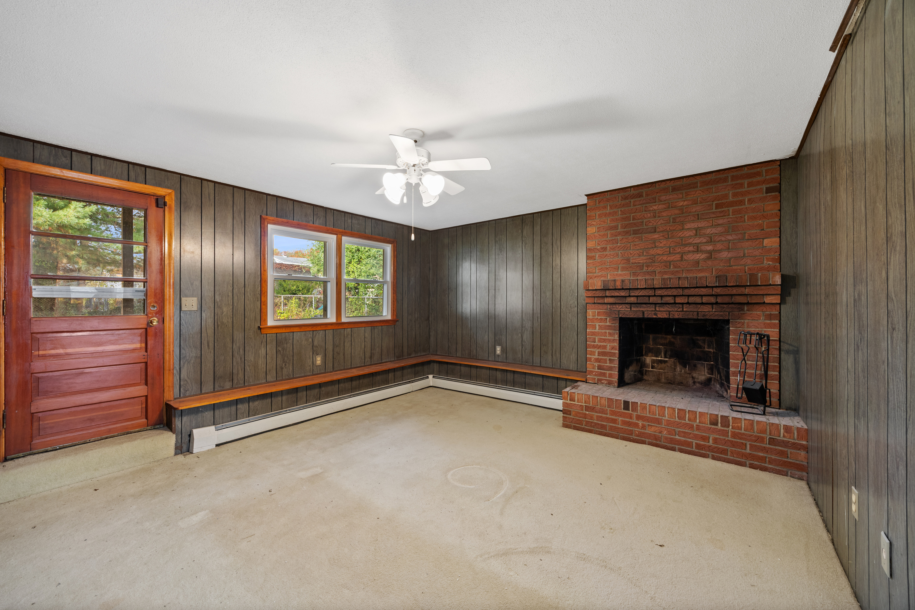 Wethersfield, Connecticut 06109, United States, 3 Bedrooms Bedrooms, ,2 BathroomsBathrooms,Residential,Active,242027