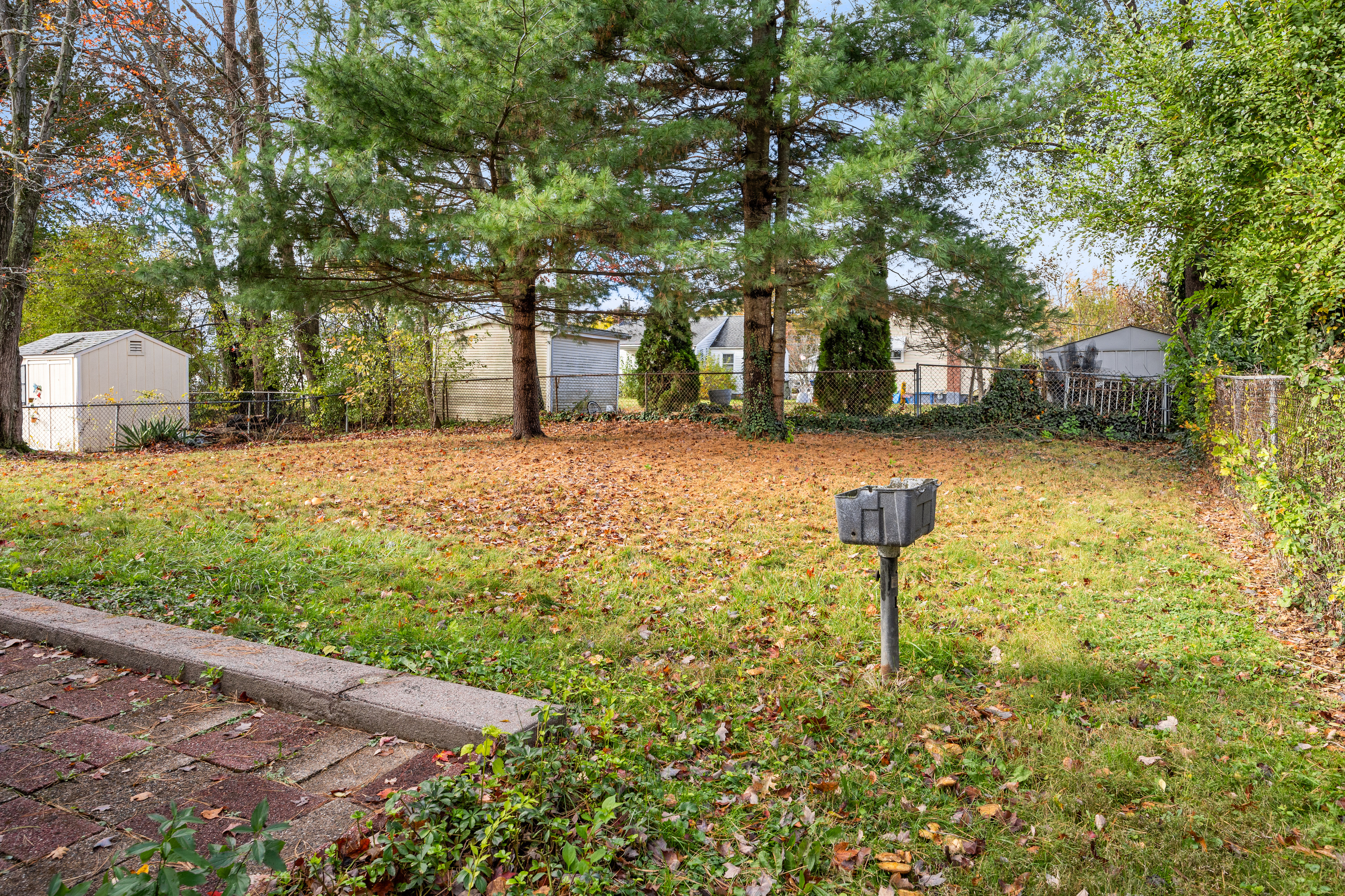 Wethersfield, Connecticut 06109, United States, 3 Bedrooms Bedrooms, ,2 BathroomsBathrooms,Residential,Active,242027