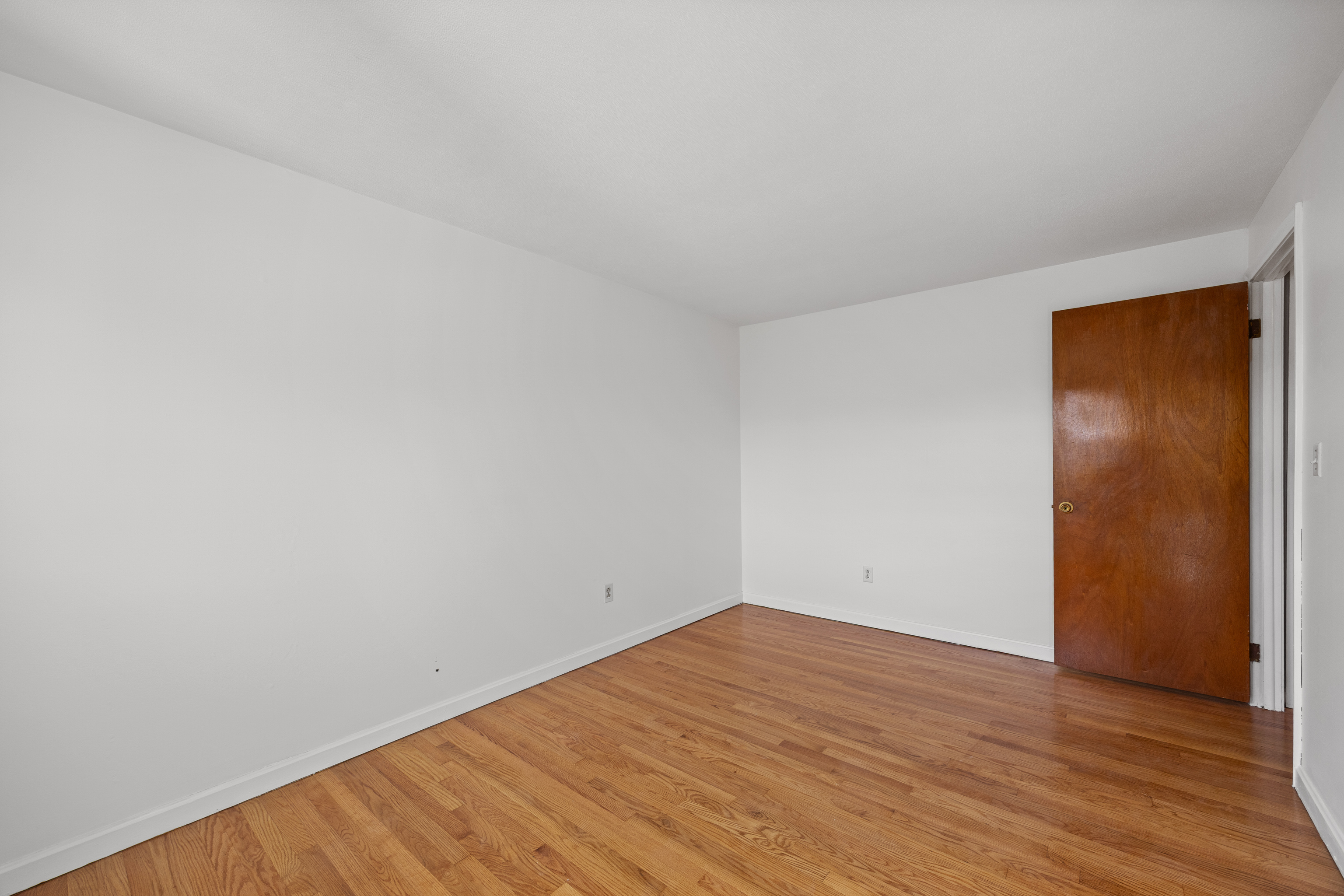 Wethersfield, Connecticut 06109, United States, 3 Bedrooms Bedrooms, ,2 BathroomsBathrooms,Residential,Active,242027