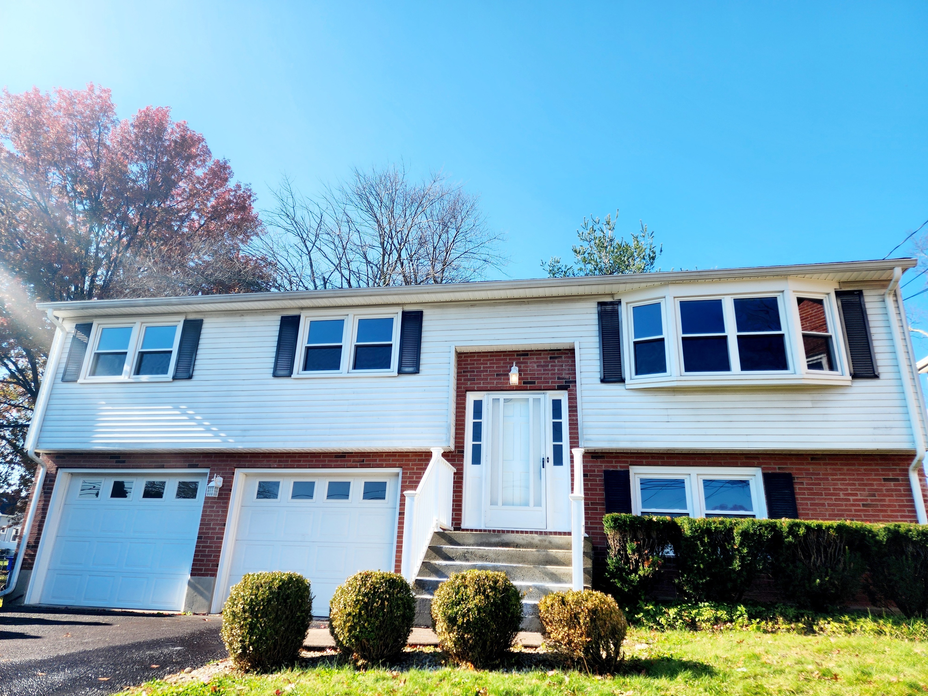 Wethersfield, Connecticut 06109, United States, 3 Bedrooms Bedrooms, ,2 BathroomsBathrooms,Residential,Active,242027