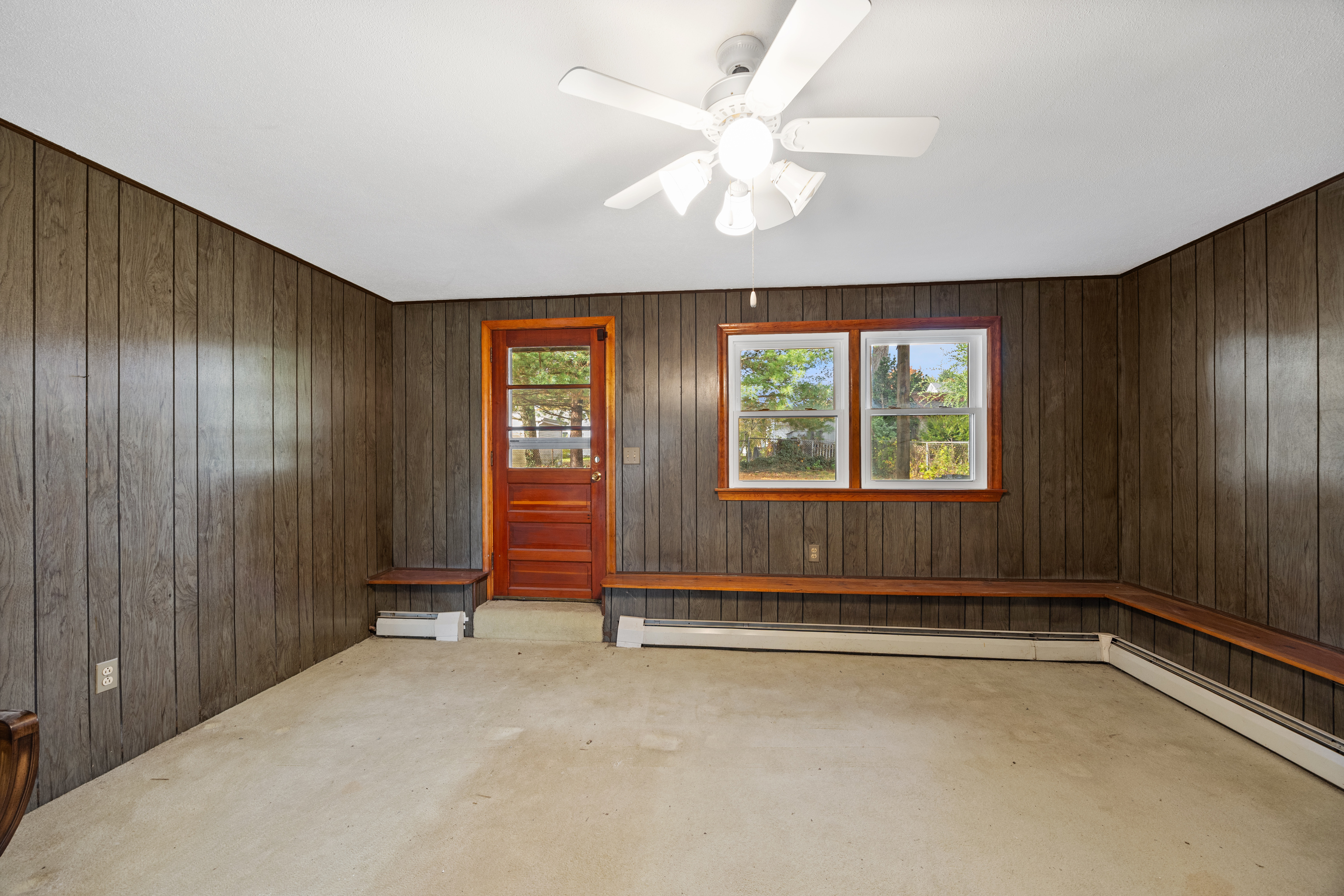 Wethersfield, Connecticut 06109, United States, 3 Bedrooms Bedrooms, ,2 BathroomsBathrooms,Residential,Active,242027