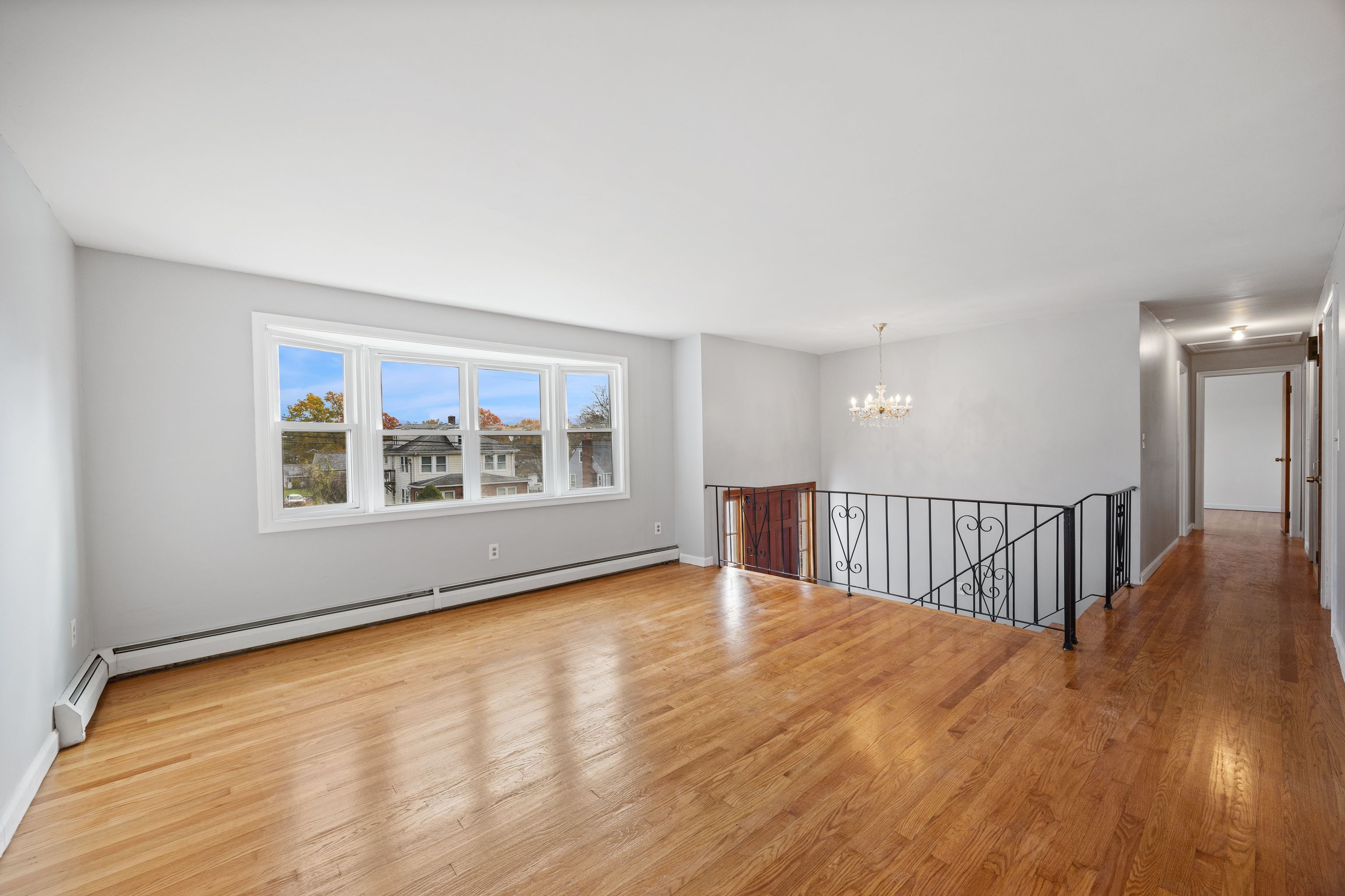 Wethersfield, Connecticut 06109, United States, 3 Bedrooms Bedrooms, ,2 BathroomsBathrooms,Residential,Active,242027