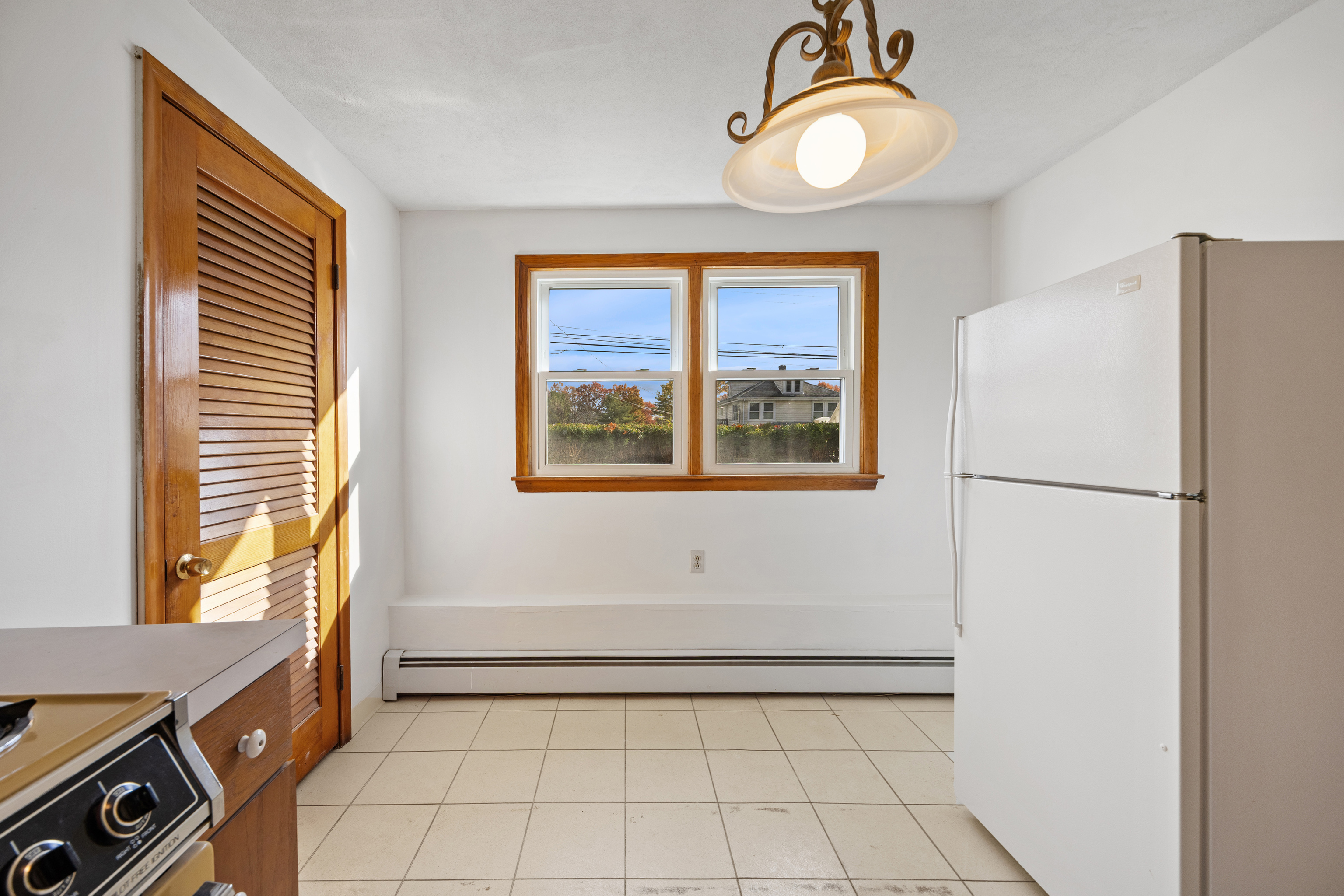 Wethersfield, Connecticut 06109, United States, 3 Bedrooms Bedrooms, ,2 BathroomsBathrooms,Residential,Active,242027