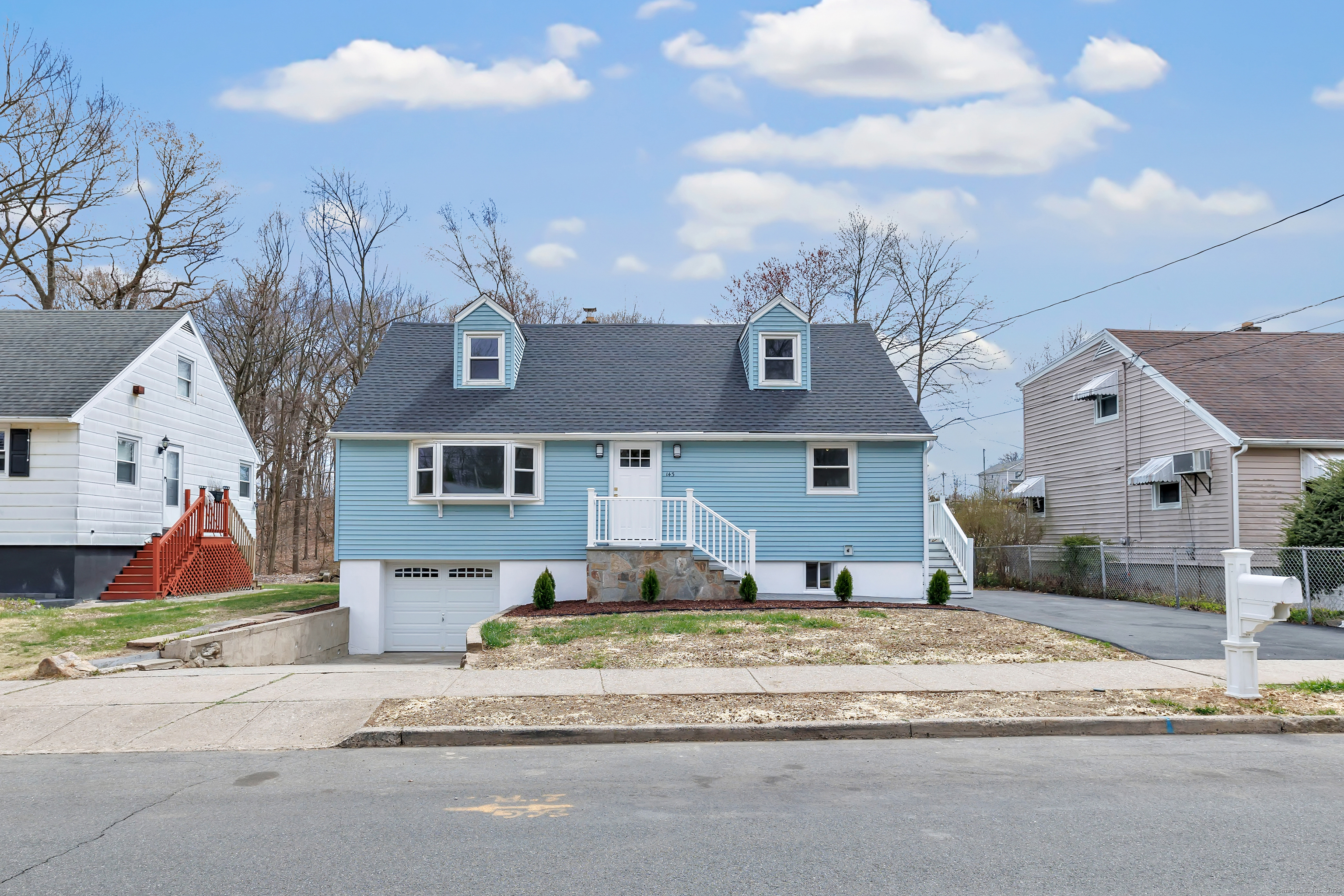 Property for Sale at Valley Avenue, Bridgeport, Connecticut - Bedrooms: 4 
Bathrooms: 2 
Rooms: 6  - $499,000