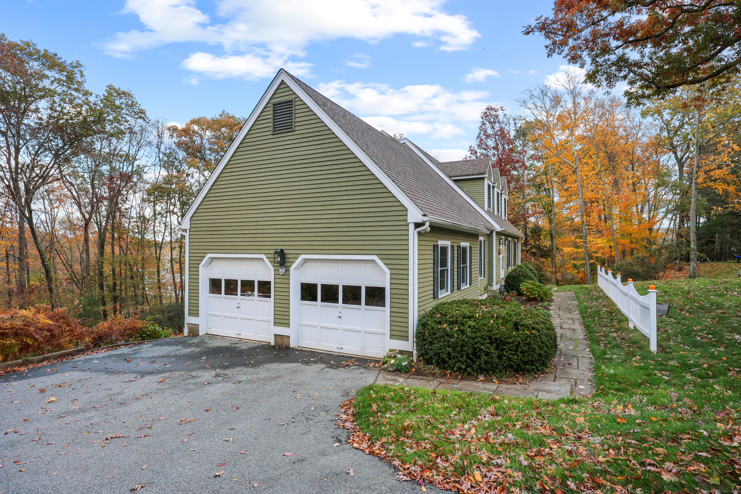 32 Maple Avenue West