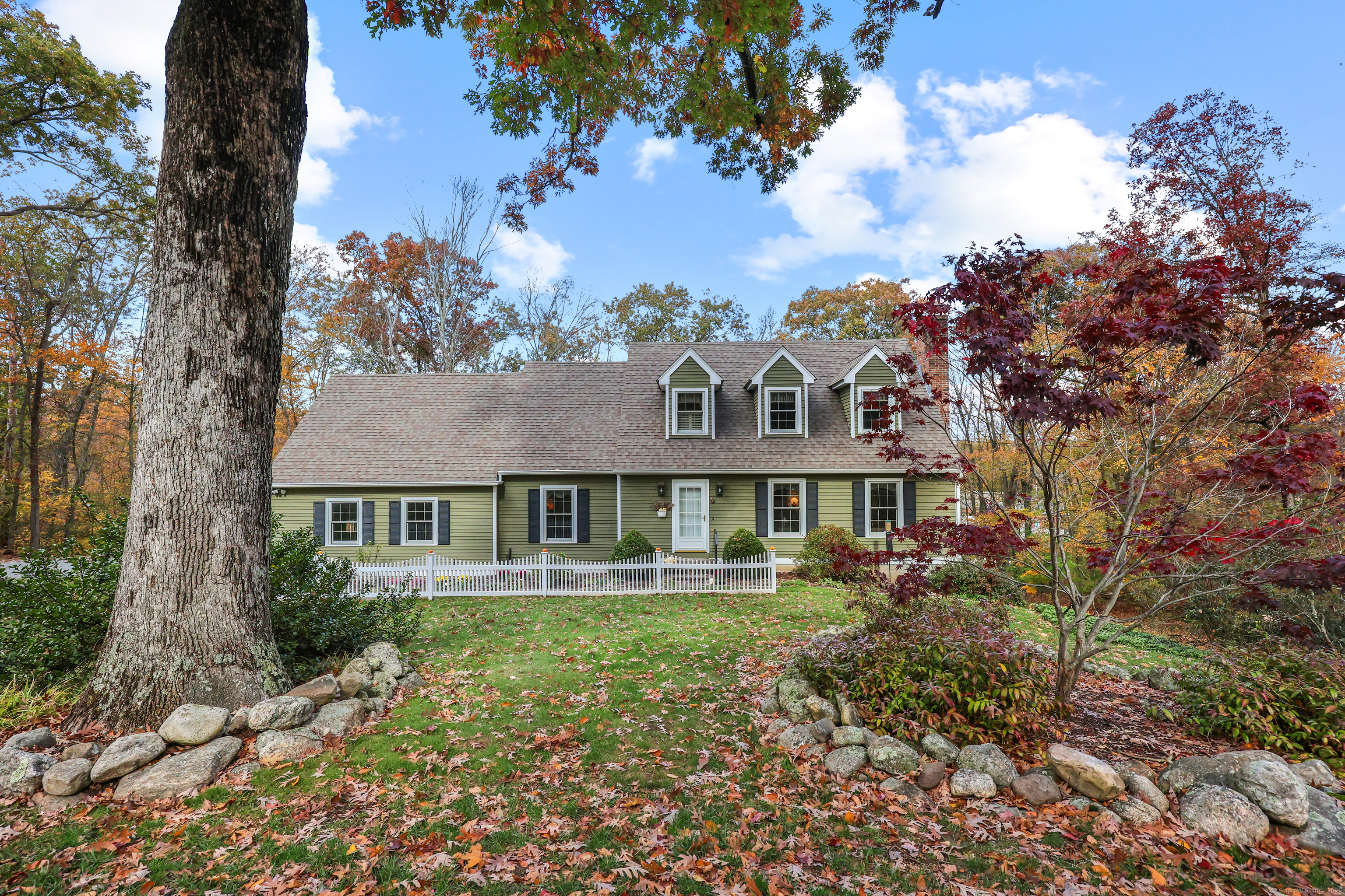 32 Maple Avenue West