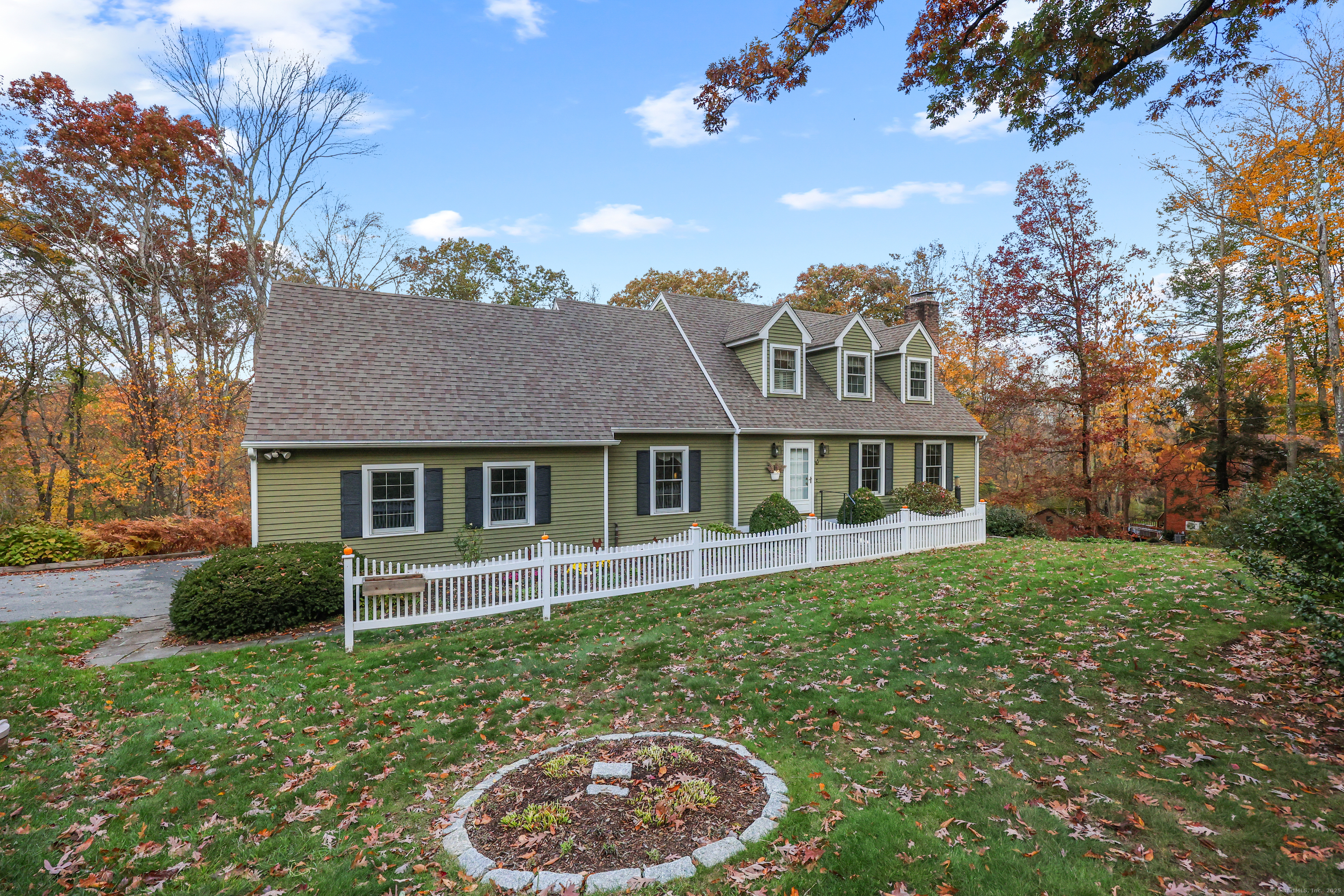 32 Maple Avenue West