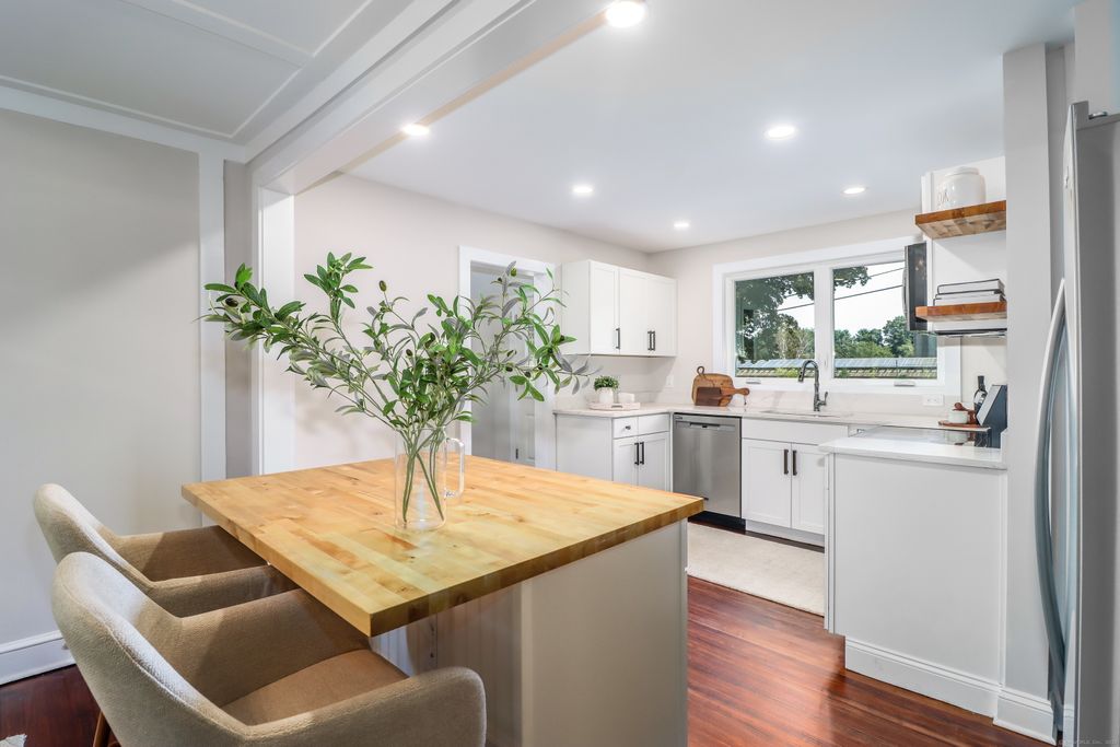 Photo of 27 Obtuse Road S, Brookfield, CT 06804 (MLS # 24142651)