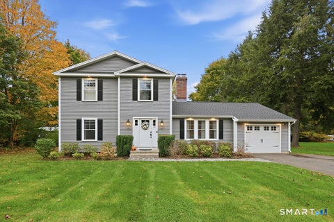 Photo of 11 Fairlawn Street, Farmington, CT 06032 (MLS # 24214147)