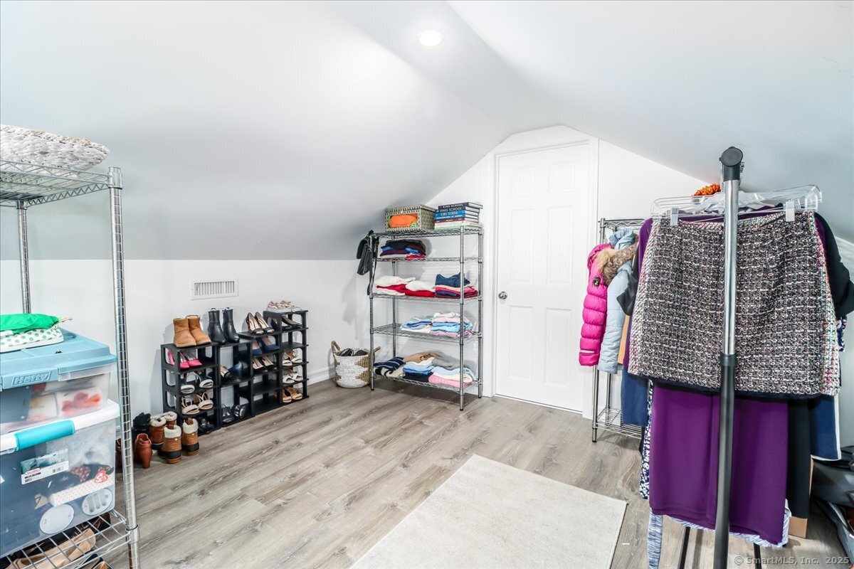 Stamford, Connecticut 06902, United States, 5 Bedrooms Bedrooms, ,3 BathroomsBathrooms,Residential,Active,207375