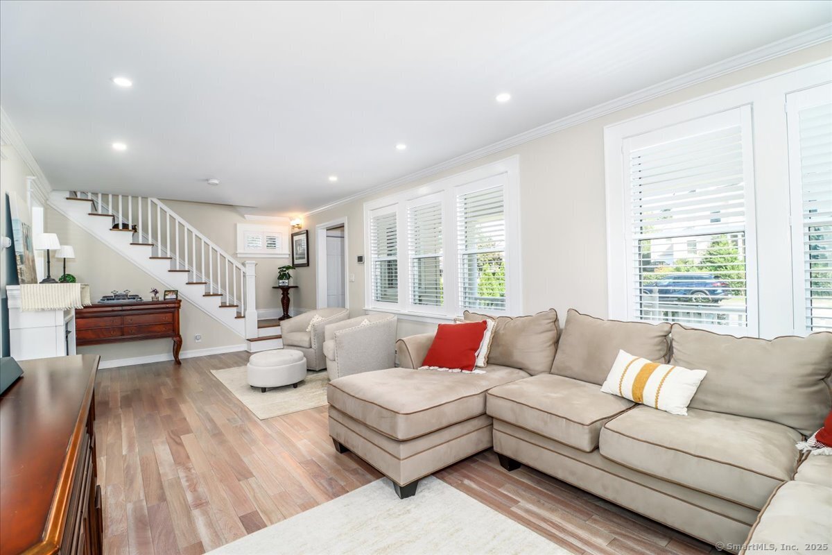 Stamford, Connecticut 06902, United States, 5 Bedrooms Bedrooms, ,3 BathroomsBathrooms,Residential,Active,207375