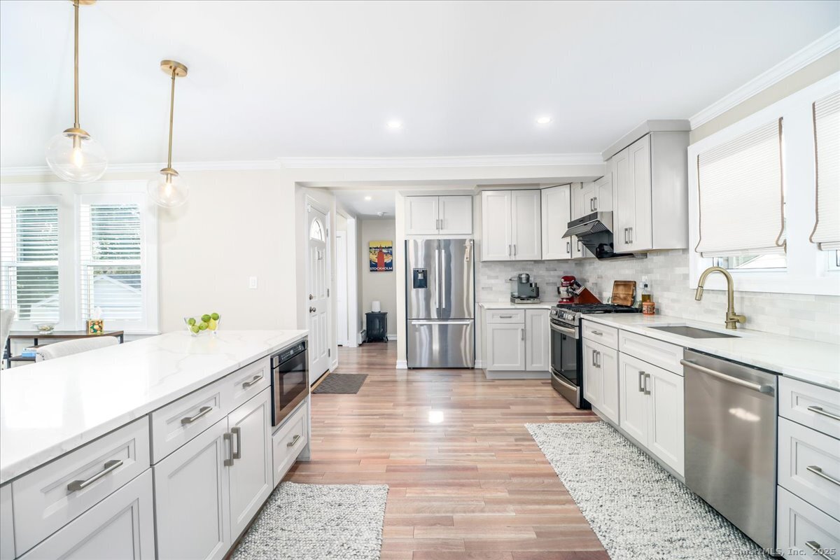 Stamford, Connecticut 06902, United States, 5 Bedrooms Bedrooms, ,3 BathroomsBathrooms,Residential,Active,207375