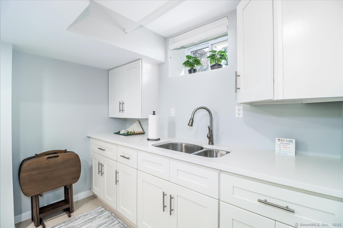 Stamford, Connecticut 06902, United States, 5 Bedrooms Bedrooms, ,3 BathroomsBathrooms,Residential,Active,207375