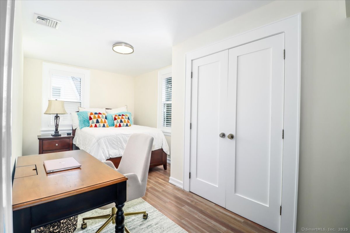 Stamford, Connecticut 06902, United States, 5 Bedrooms Bedrooms, ,3 BathroomsBathrooms,Residential,Active,207375