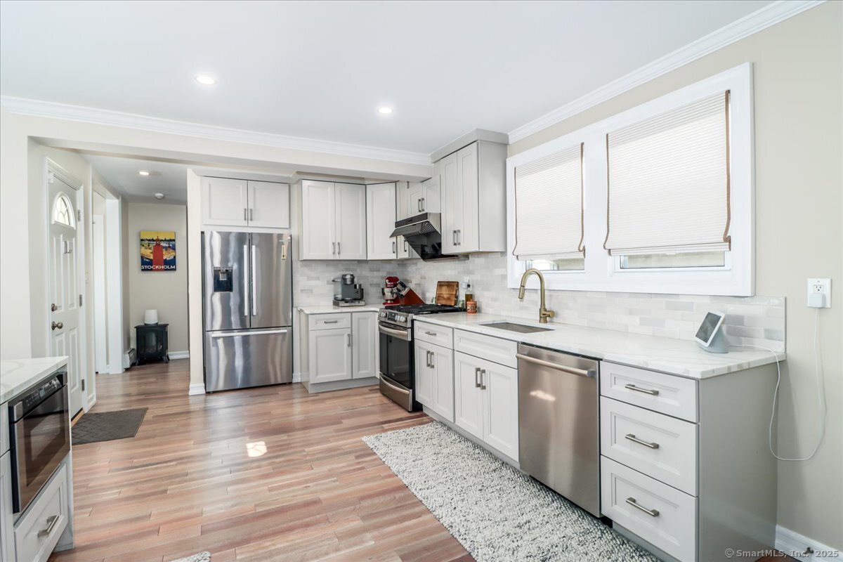 Stamford, Connecticut 06902, United States, 5 Bedrooms Bedrooms, ,3 BathroomsBathrooms,Residential,Active,207375