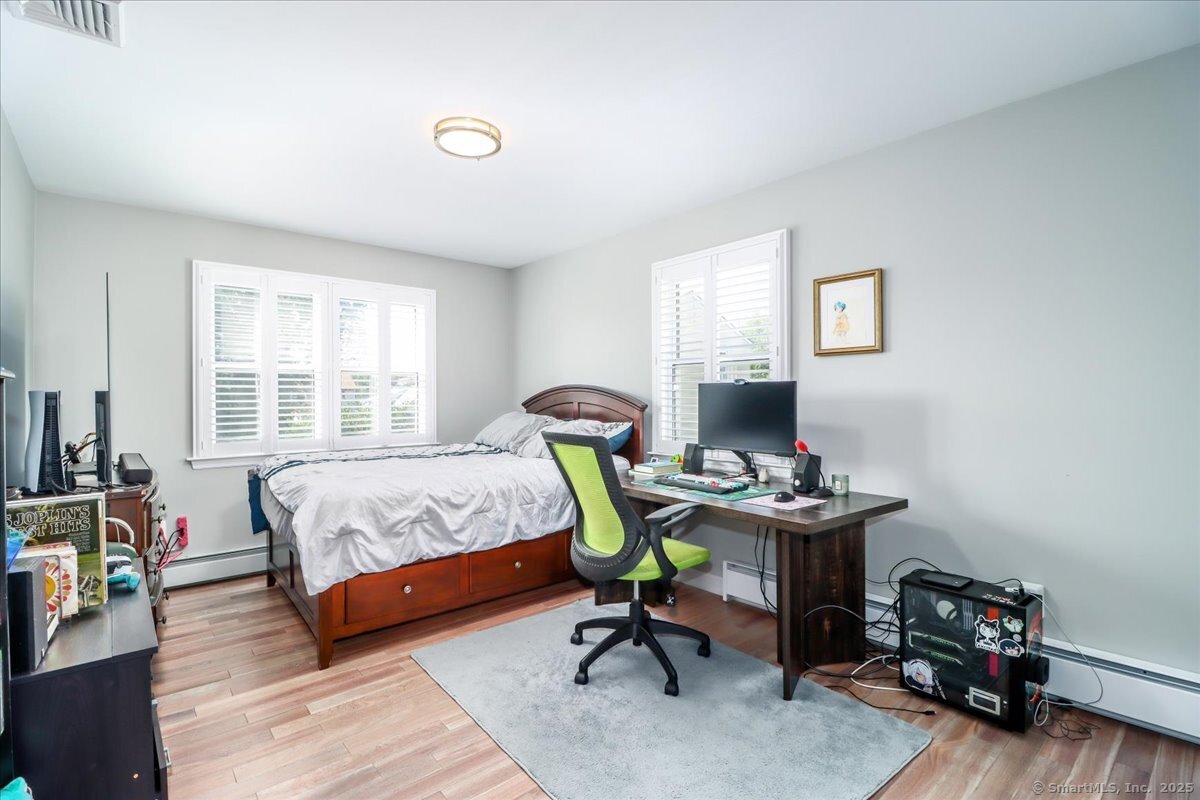 Stamford, Connecticut 06902, United States, 5 Bedrooms Bedrooms, ,3 BathroomsBathrooms,Residential,Active,207375