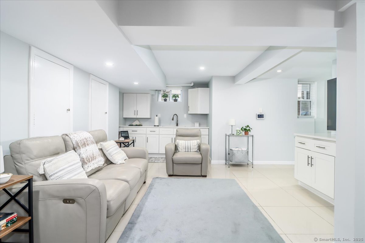 Stamford, Connecticut 06902, United States, 5 Bedrooms Bedrooms, ,3 BathroomsBathrooms,Residential,Active,207375