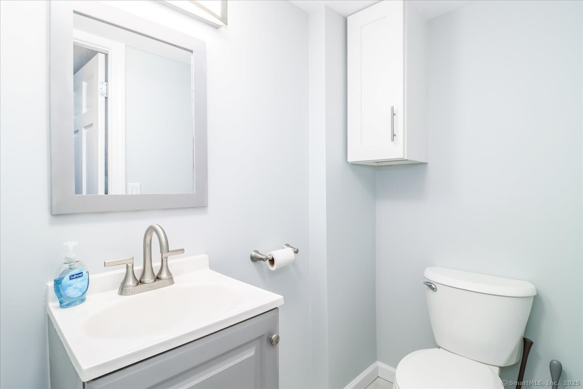 Stamford, Connecticut 06902, United States, 5 Bedrooms Bedrooms, ,3 BathroomsBathrooms,Residential,Active,207375