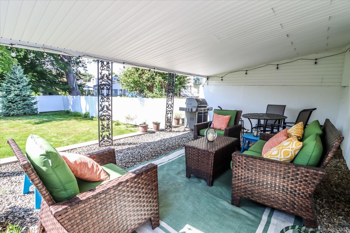 Stamford, Connecticut 06902, United States, 5 Bedrooms Bedrooms, ,3 BathroomsBathrooms,Residential,Active,207375