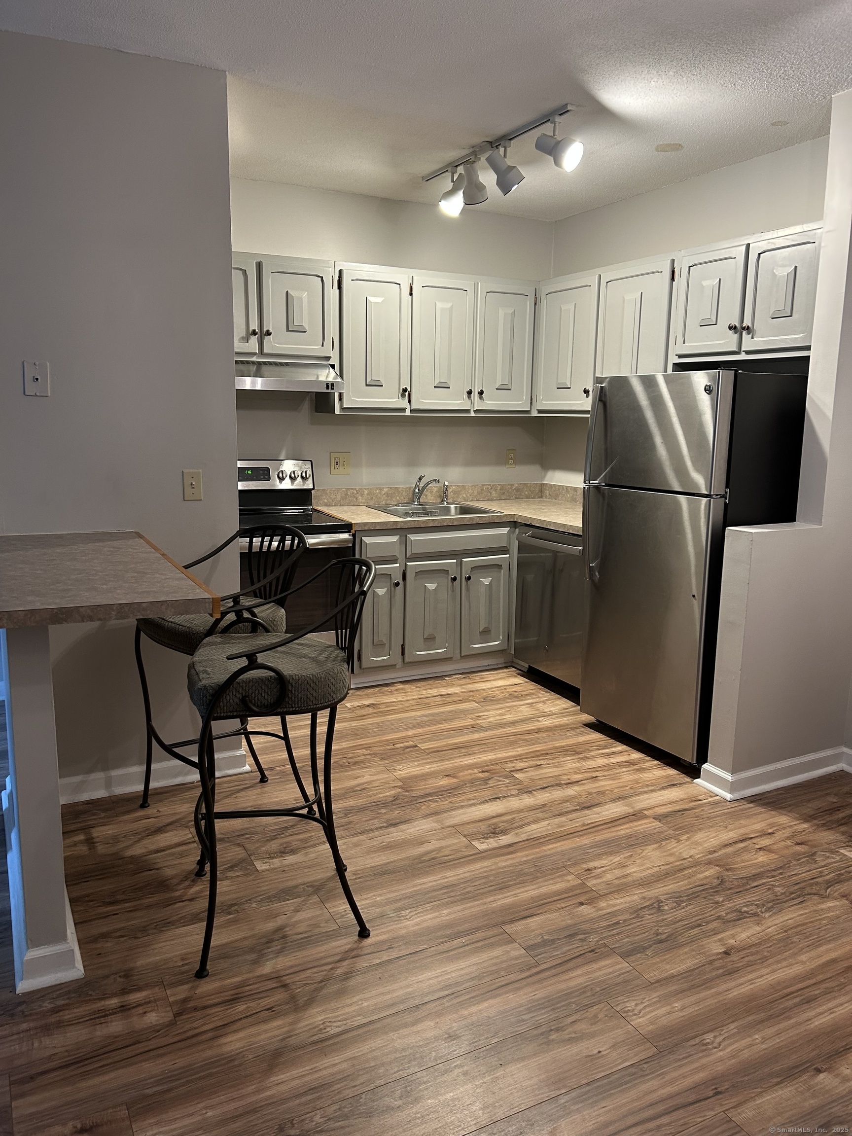 Rental Property at Balance Rock Road Apt 1, Seymour, Connecticut - Bedrooms: 1 
Bathrooms: 1 
Rooms: 3  - $1,650 MO.