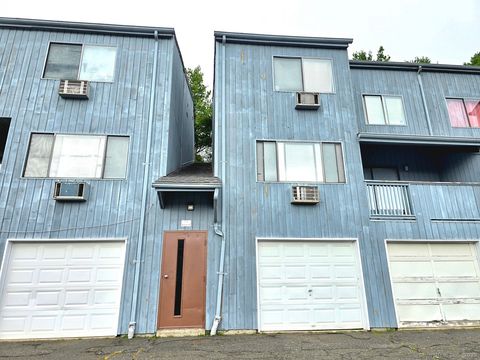 Photo of 88 Wakelee Road #APT 10, Waterbury, CT 06705 (MLS # 24125603)