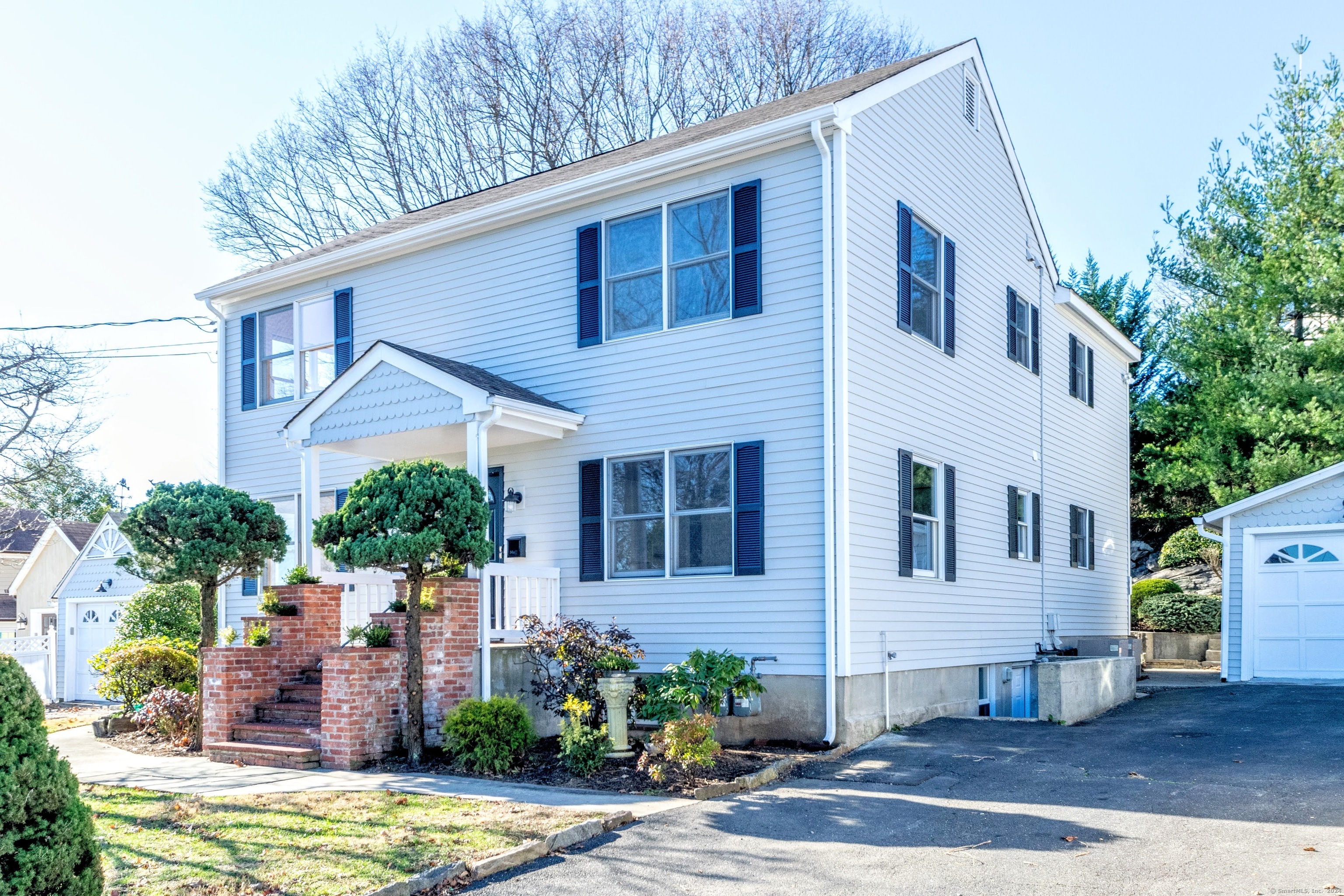 Rental Property at 343 Weed Avenue 2, Stamford, Connecticut - Bedrooms: 2 
Bathrooms: 2 
Rooms: 4  - $3,595 MO.