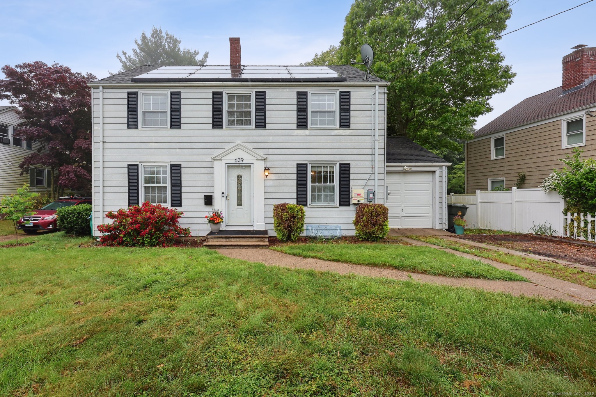 Ocean Avenue, New London, Connecticut - 3 Bedrooms  
3 Bathrooms  
6 Rooms - 