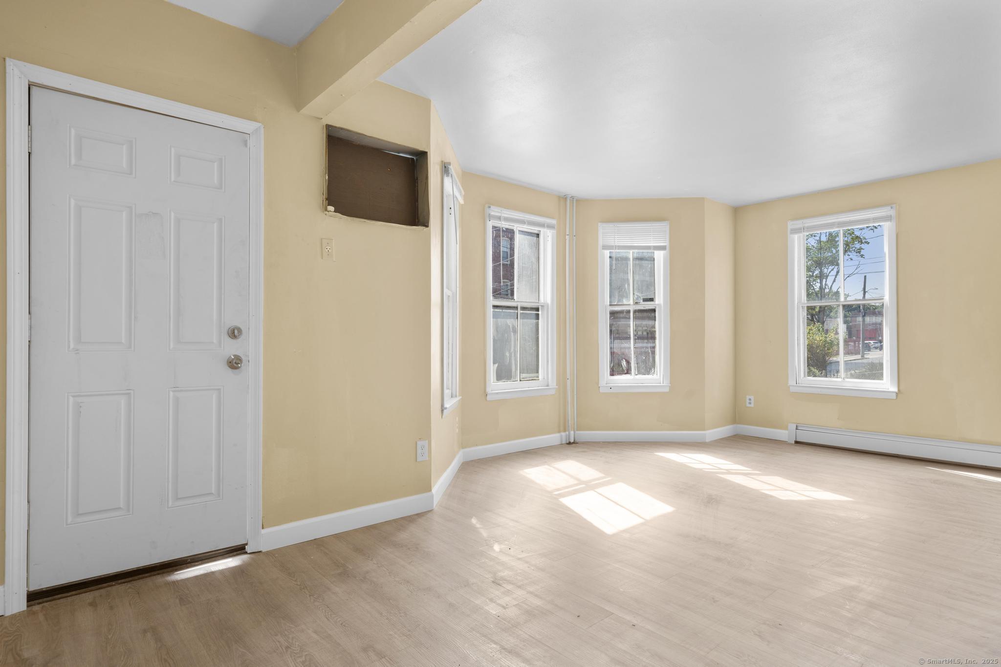 Hartford, Connecticut 06106, United States, 3 Bedrooms Bedrooms, ,3 BathroomsBathrooms,Residential,Active,195093