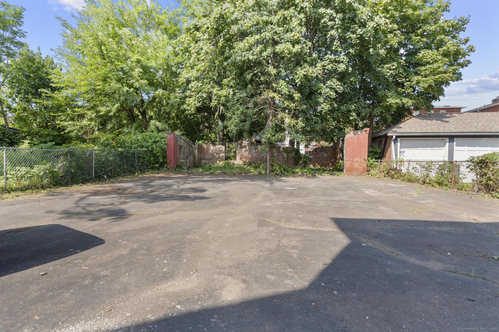 Hartford, Connecticut 06106, United States, 3 Bedrooms Bedrooms, ,3 BathroomsBathrooms,Residential,Active,195093