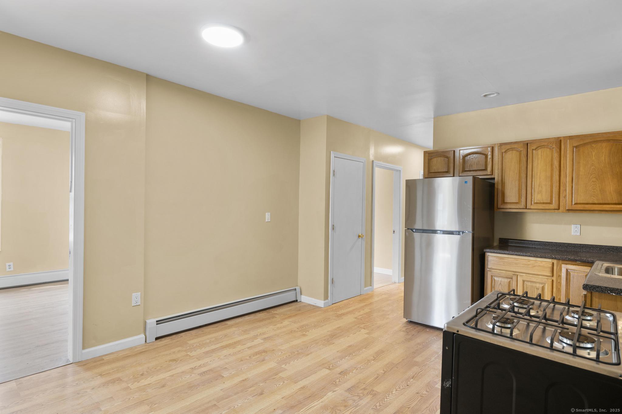 Hartford, Connecticut 06106, United States, 3 Bedrooms Bedrooms, ,3 BathroomsBathrooms,Residential,Active,195093