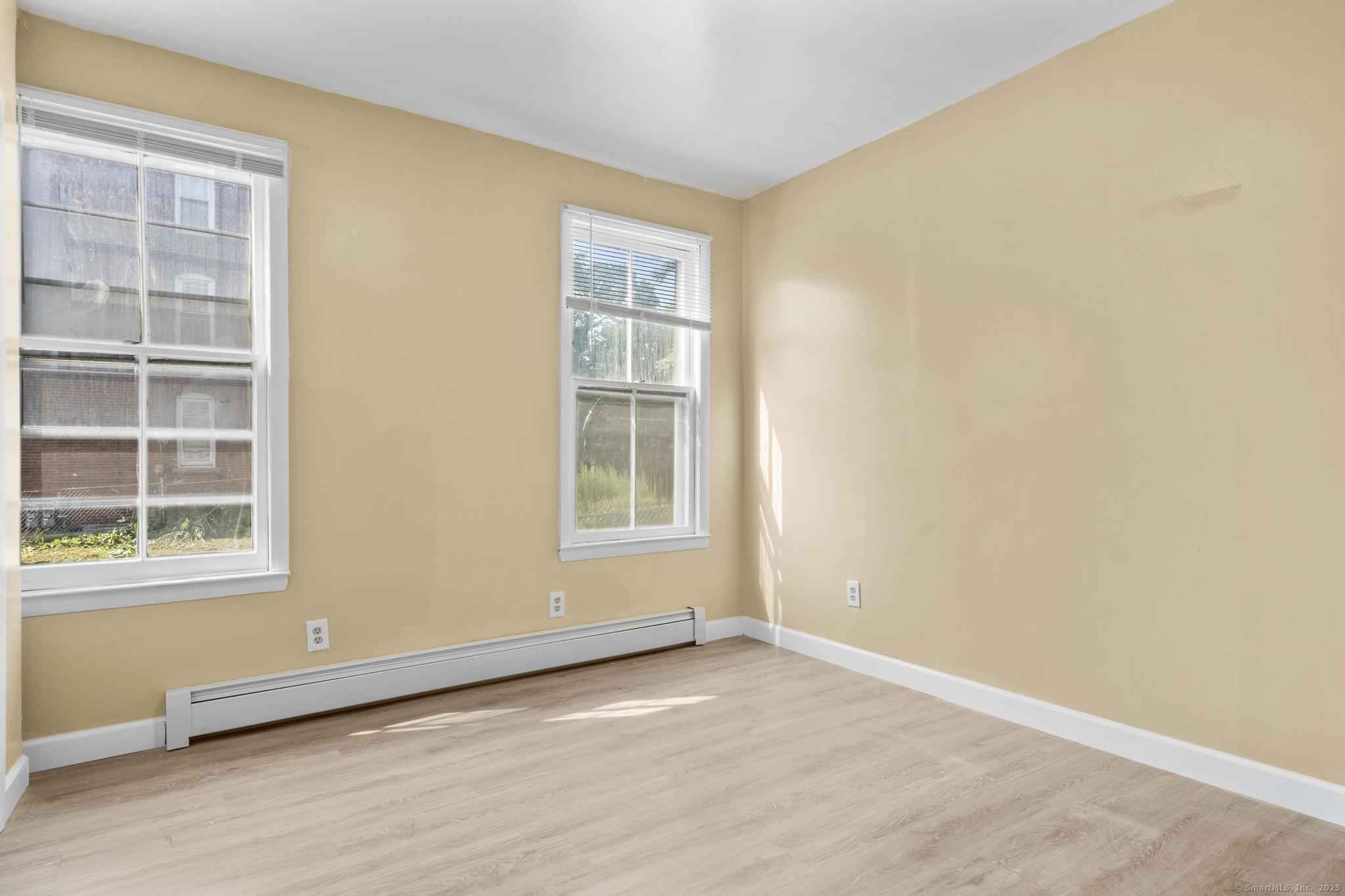 Hartford, Connecticut 06106, United States, 3 Bedrooms Bedrooms, ,3 BathroomsBathrooms,Residential,Active,195093