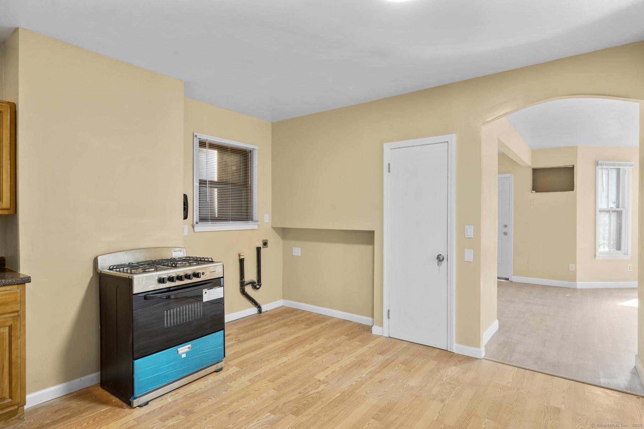 Hartford, Connecticut 06106, United States, 3 Bedrooms Bedrooms, ,3 BathroomsBathrooms,Residential,Active,195093