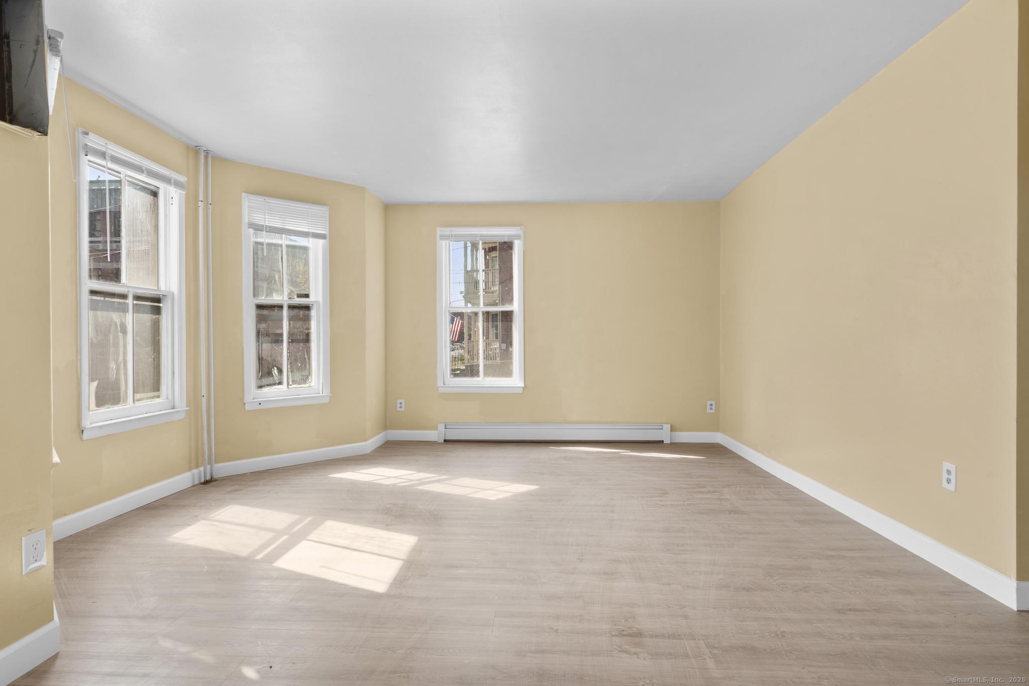 Hartford, Connecticut 06106, United States, 3 Bedrooms Bedrooms, ,3 BathroomsBathrooms,Residential,Active,195093