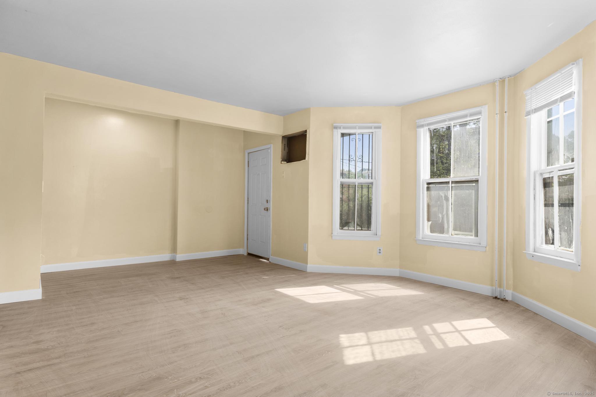 Hartford, Connecticut 06106, United States, 3 Bedrooms Bedrooms, ,3 BathroomsBathrooms,Residential,Active,195093