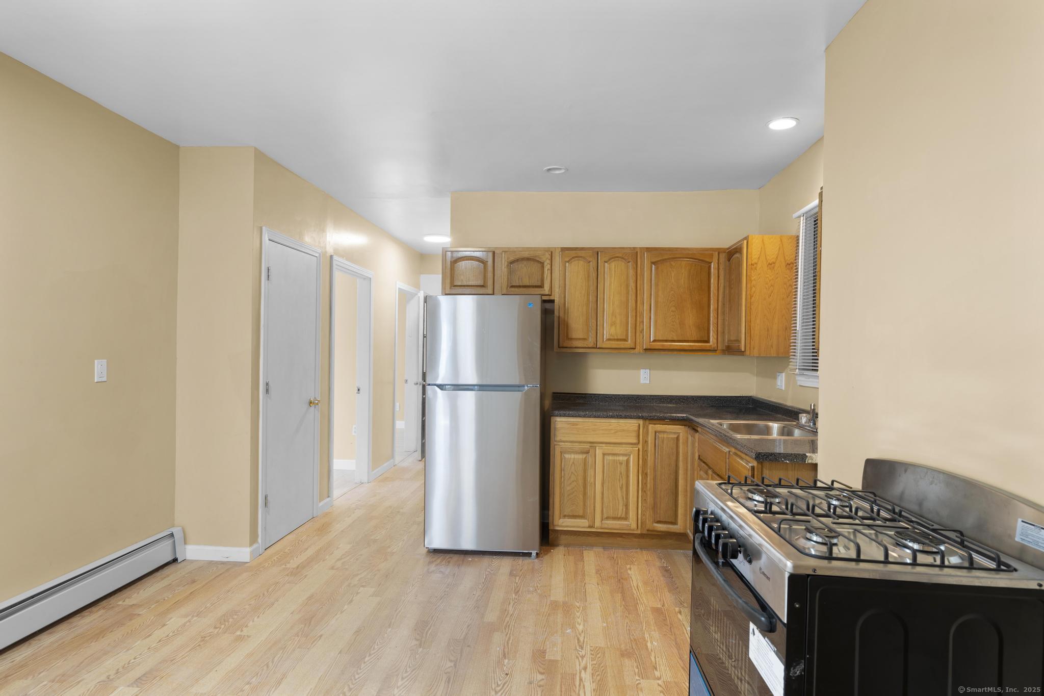 Hartford, Connecticut 06106, United States, 3 Bedrooms Bedrooms, ,3 BathroomsBathrooms,Residential,Active,195093