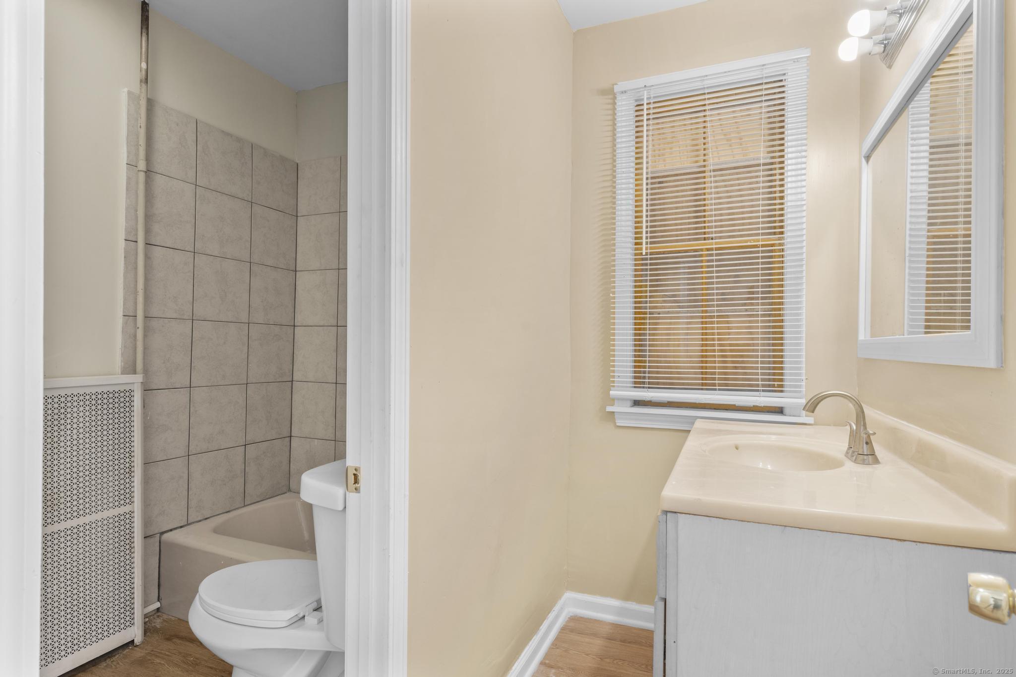 Hartford, Connecticut 06106, United States, 3 Bedrooms Bedrooms, ,3 BathroomsBathrooms,Residential,Active,195093